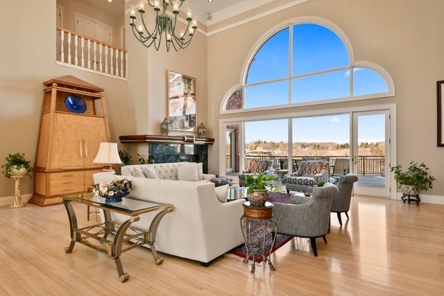 3935 E Eaglescliffe Drive, Springfield, MO 65809