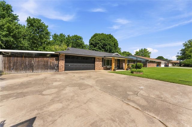 2304 Christine Street, Springdale, AR 72762