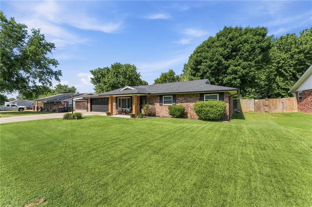 2304 Christine Street, Springdale, AR 72762