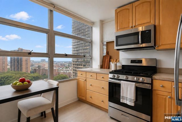6050 E Kennedy Boulevard 15G, West New York, NJ 07093