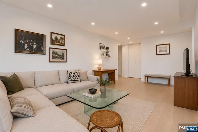 6050 E Kennedy Boulevard 15G, West New York, NJ 07093
