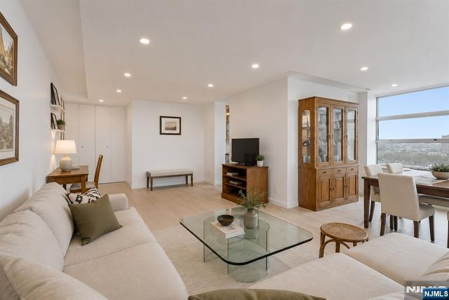 6050 E Kennedy Boulevard 15G, West New York, NJ 07093