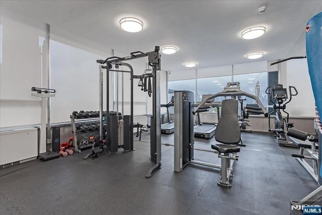 6050 E Kennedy Boulevard 15G, West New York, NJ 07093