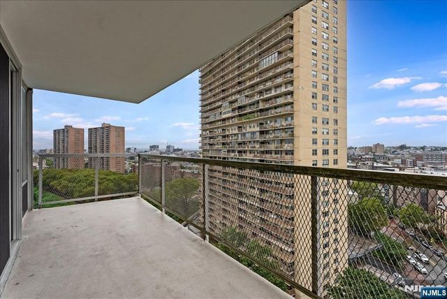 6050 E Kennedy Boulevard 15G, West New York, NJ 07093