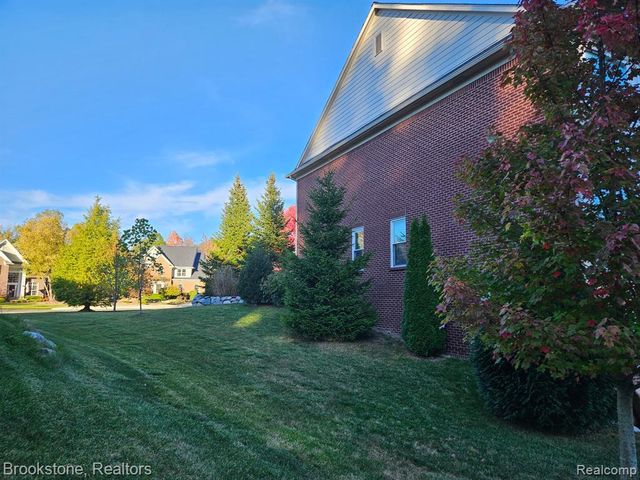 3681 High Grove Way, Lake Orion, MI 48360
