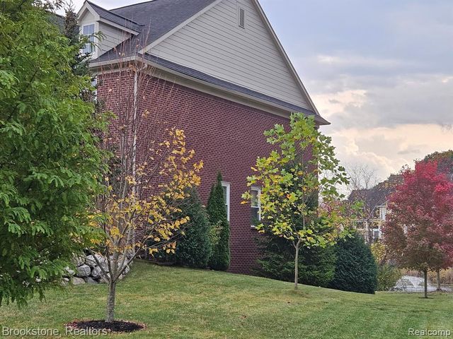3681 High Grove Way, Lake Orion, MI 48360