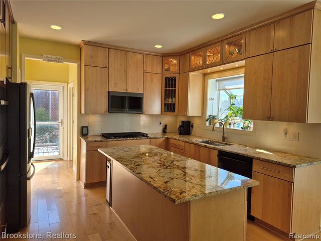 3681 High Grove Way, Lake Orion, MI 48360