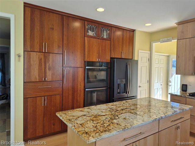 3681 High Grove Way, Lake Orion, MI 48360