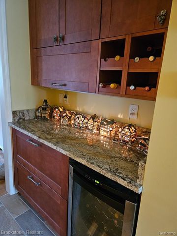 3681 High Grove Way, Lake Orion, MI 48360