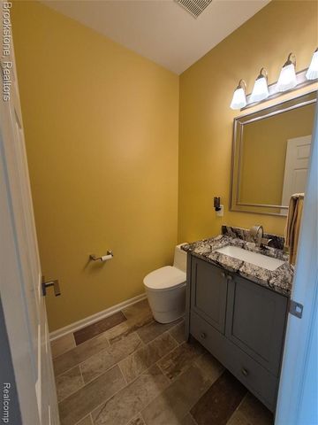 3681 High Grove Way, Lake Orion, MI 48360