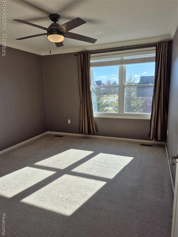 3681 High Grove Way, Lake Orion, MI 48360