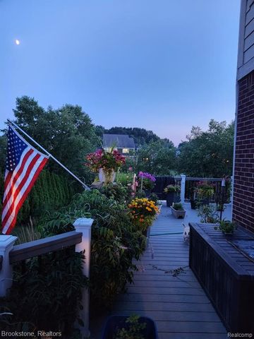 3681 High Grove Way, Lake Orion, MI 48360