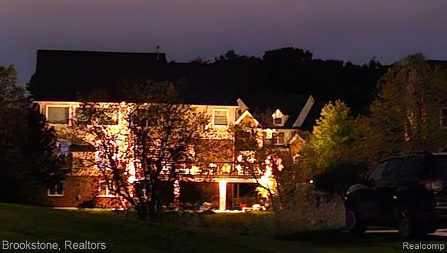 3681 High Grove Way, Lake Orion, MI 48360