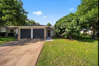 205 Volunteer Drive, Arlington, TX 76014