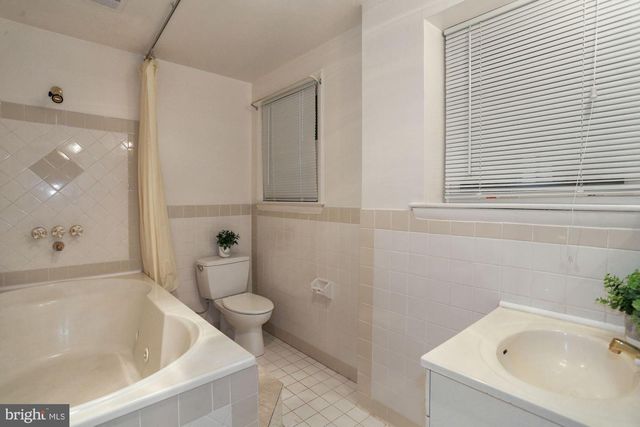 2032 GREENWICH ST, Falls Church, VA 22043