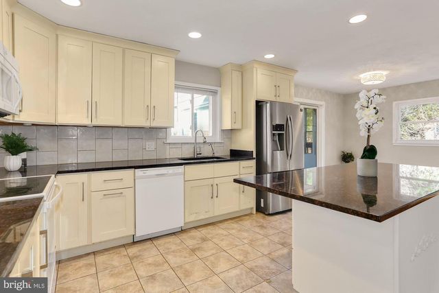 2032 GREENWICH ST, Falls Church, VA 22043