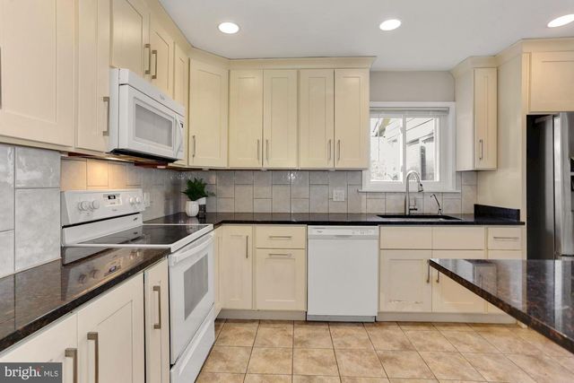 2032 GREENWICH ST, Falls Church, VA 22043