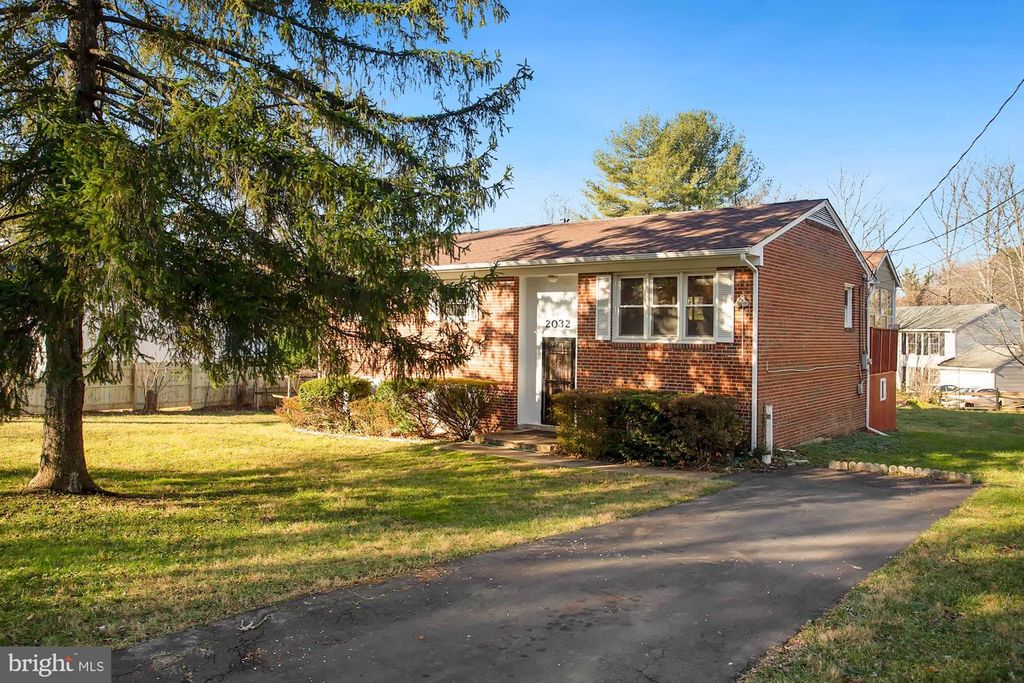 2032 GREENWICH ST, Falls Church, VA 22043