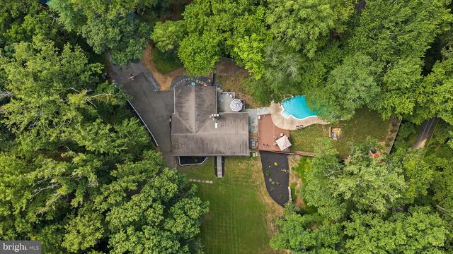 10204 WESTFORD DR, Vienna, VA 22182