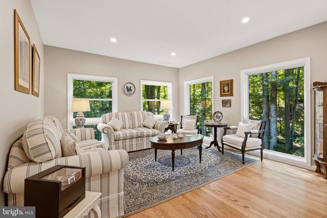 10204 WESTFORD DR, Vienna, VA 22182