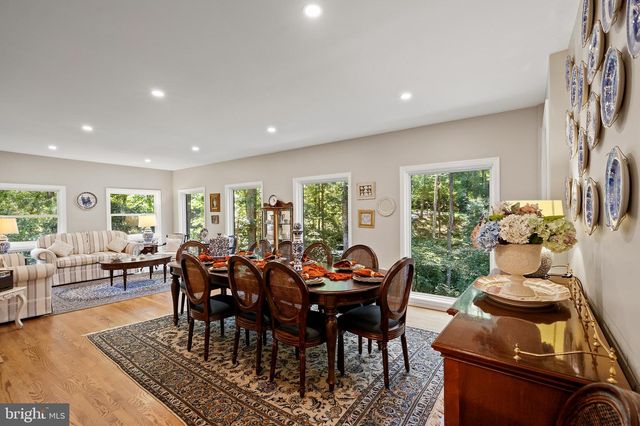 10204 WESTFORD DR, Vienna, VA 22182