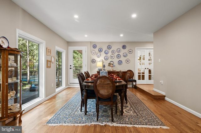 10204 WESTFORD DR, Vienna, VA 22182