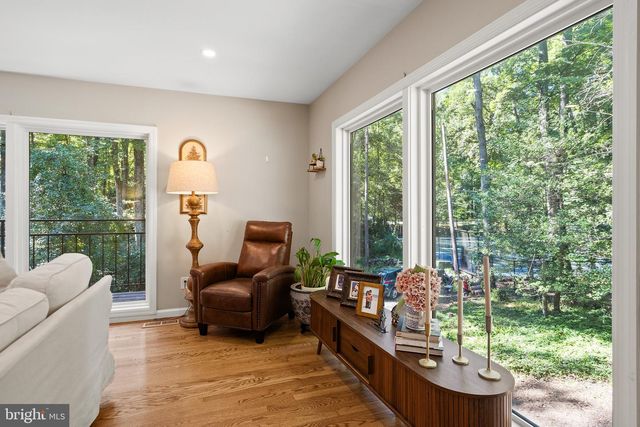 10204 WESTFORD DR, Vienna, VA 22182