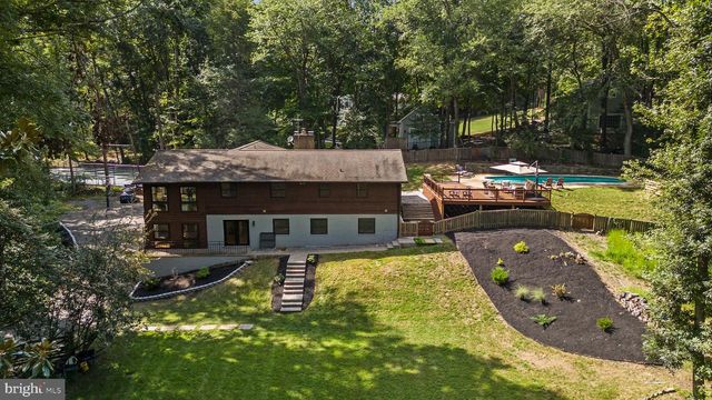 10204 WESTFORD DR, Vienna, VA 22182