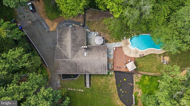 10204 WESTFORD DR, Vienna, VA 22182