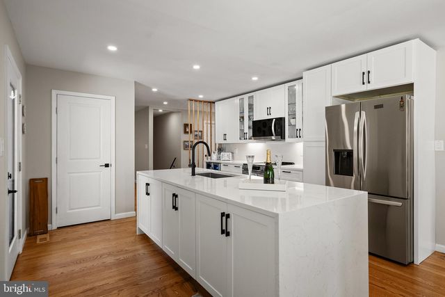 10204 WESTFORD DR, Vienna, VA 22182