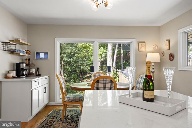 10204 WESTFORD DR, Vienna, VA 22182