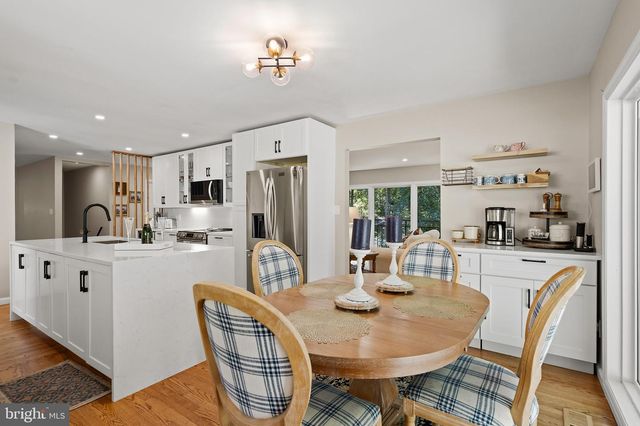 10204 WESTFORD DR, Vienna, VA 22182