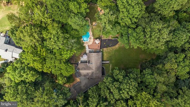 10204 WESTFORD DR, Vienna, VA 22182