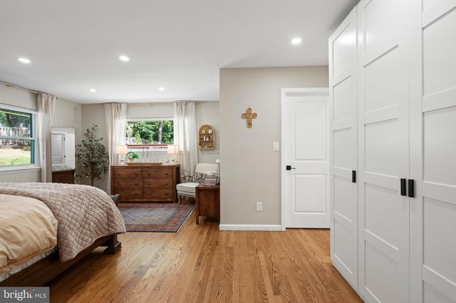 10204 WESTFORD DR, Vienna, VA 22182