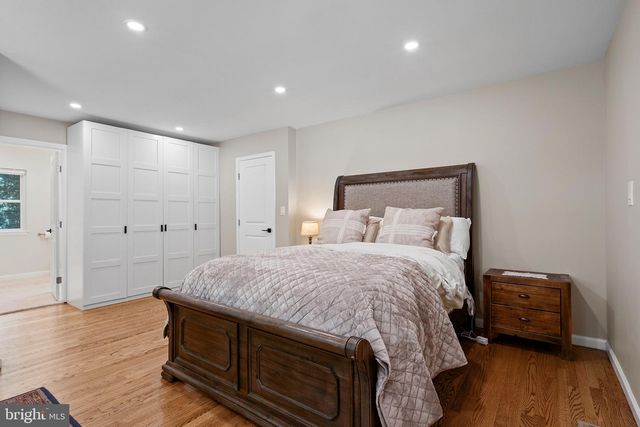 10204 WESTFORD DR, Vienna, VA 22182