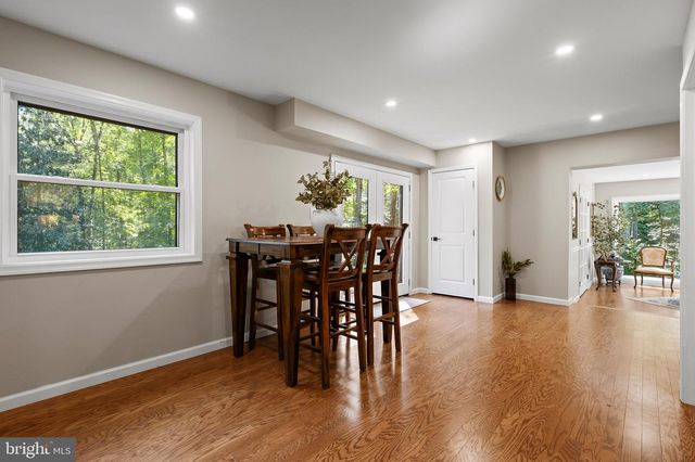 10204 WESTFORD DR, Vienna, VA 22182