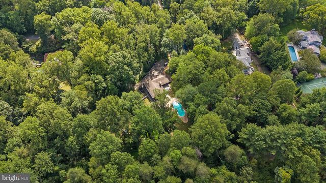 10204 WESTFORD DR, Vienna, VA 22182
