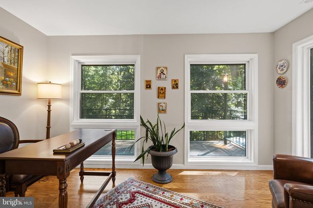 10204 WESTFORD DR, Vienna, VA 22182