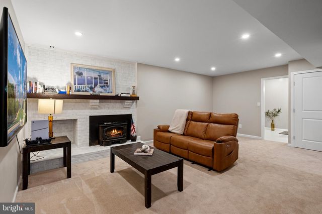 10204 WESTFORD DR, Vienna, VA 22182