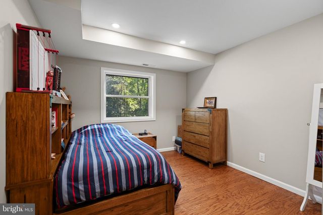 10204 WESTFORD DR, Vienna, VA 22182