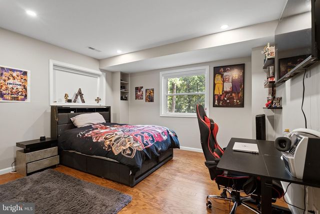 10204 WESTFORD DR, Vienna, VA 22182