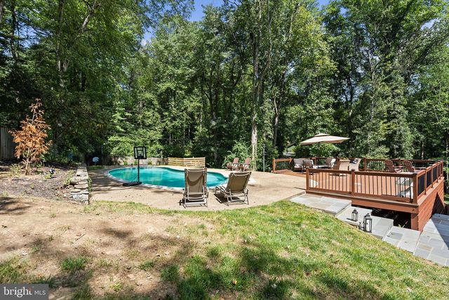 10204 WESTFORD DR, Vienna, VA 22182