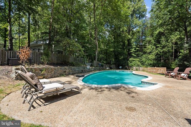10204 WESTFORD DR, Vienna, VA 22182