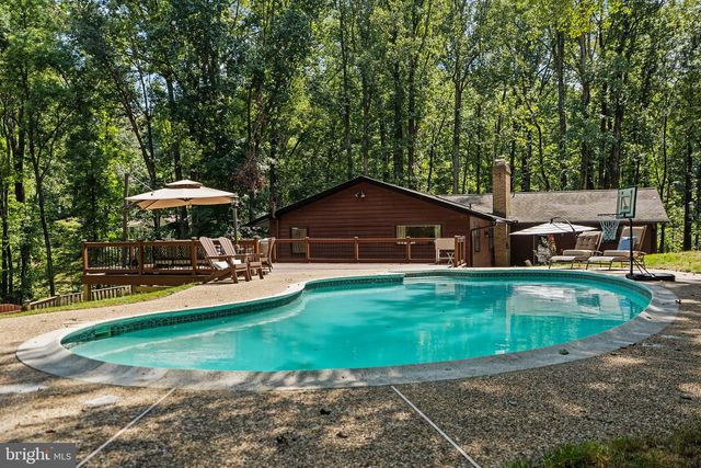 10204 WESTFORD DR, Vienna, VA 22182