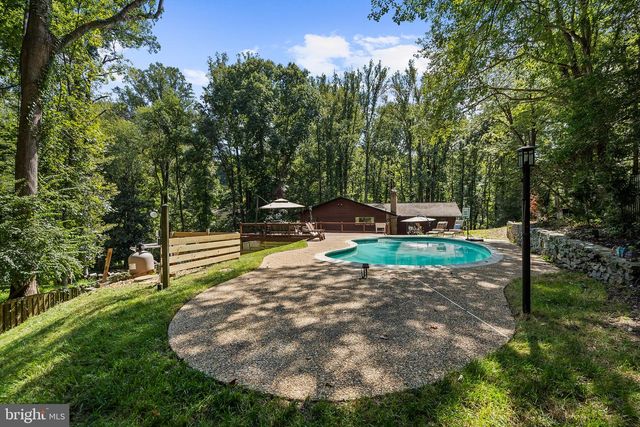 10204 WESTFORD DR, Vienna, VA 22182