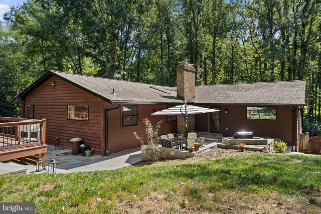 10204 WESTFORD DR, Vienna, VA 22182