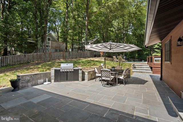 10204 WESTFORD DR, Vienna, VA 22182