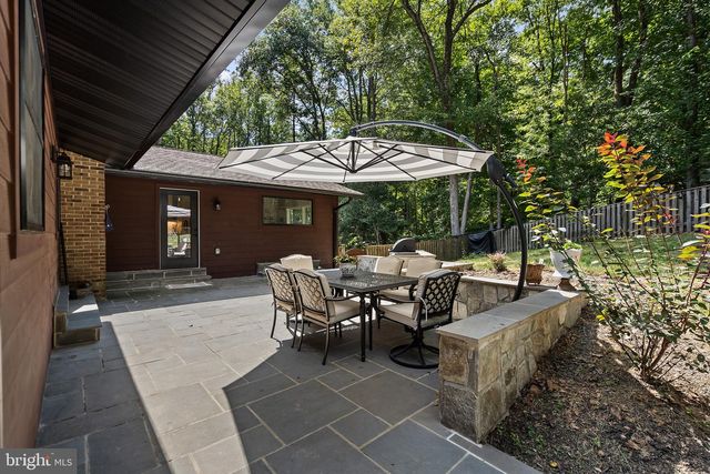 10204 WESTFORD DR, Vienna, VA 22182