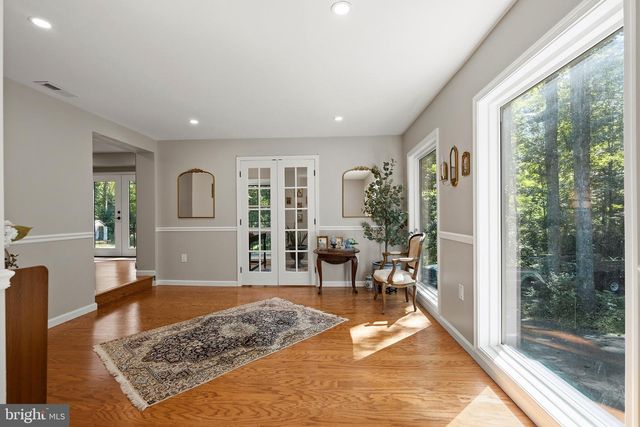 10204 WESTFORD DR, Vienna, VA 22182