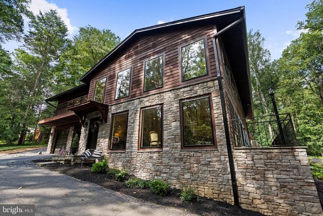 10204 WESTFORD DR, Vienna, VA 22182